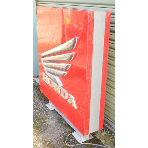 40 - Large floor standing illuminating ex dealership Honda advertising sign in metal and plastic, tested ... 