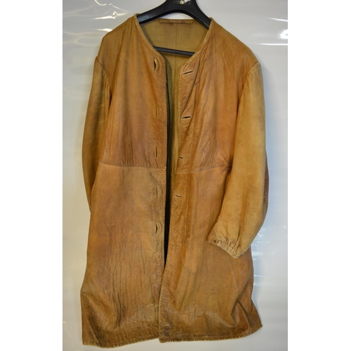 127 - Early C20th leather motoring/aviators jacket, no makers marks or size (estimate medium to large), po... 