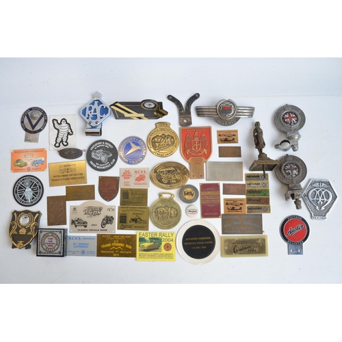 133 - Collection of vintage bonnet ornaments to include AA, RAC, Morris etc and car rally event plaques C1... 