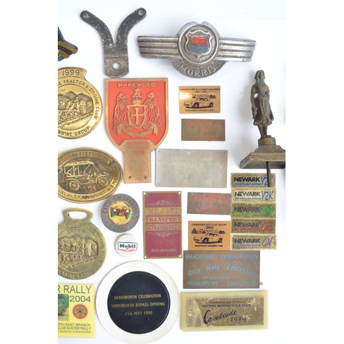 133 - Collection of vintage bonnet ornaments to include AA, RAC, Morris etc and car rally event plaques C1... 