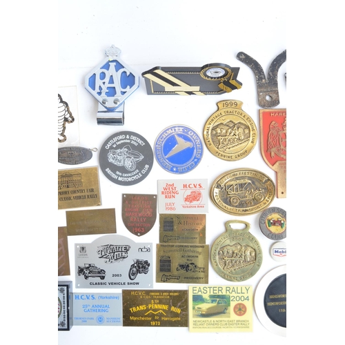 133 - Collection of vintage bonnet ornaments to include AA, RAC, Morris etc and car rally event plaques C1... 