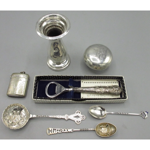 99 - Collection of silver incl. 20th century bottle opener, handle in kings pattern, by Harrison Brothers... 