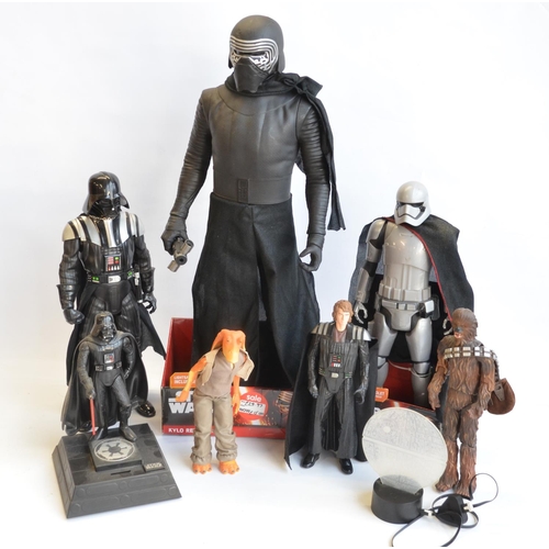 514 - Collection of large scale Star Wars figures to include Jakks Pacific 31