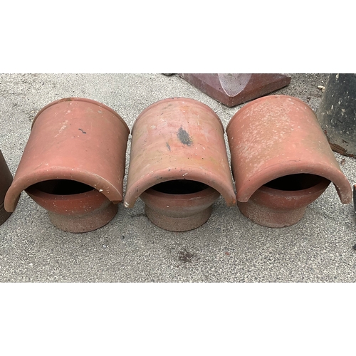 1242 - Large double chimney vent W83cm and three terracotta chimney hoods (4)