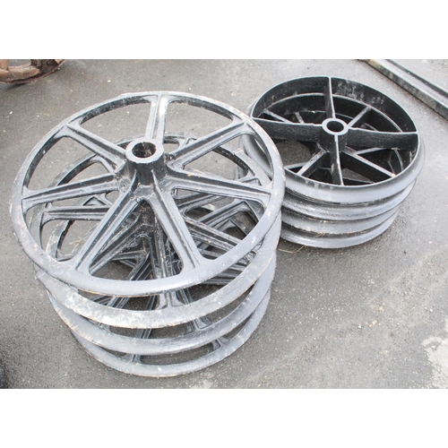 1225 - Two sets of Shepherd Hut cast iron wheels. Four spoke, 61cm. Seven spoke 67cm