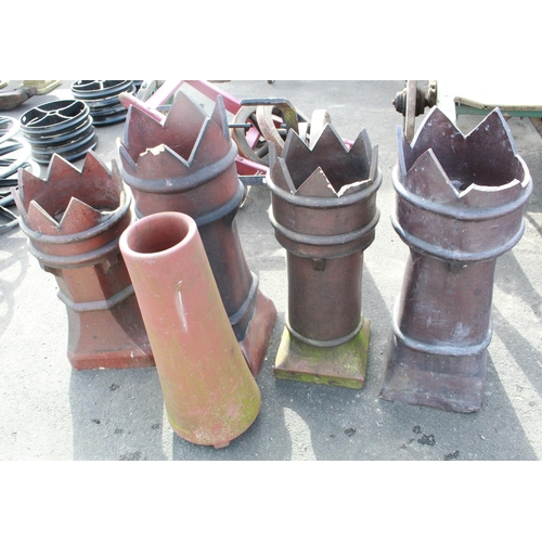 1236 - Set of four 'King' chimney pots and one other. A/F