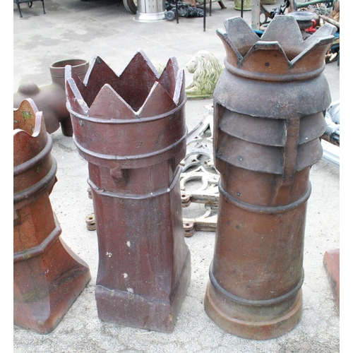 1240 - Pair of vented chimney pots 'King and Queen' 102cm, 92cm