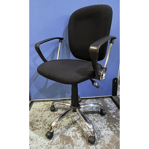 607 - Modern swivel office chair