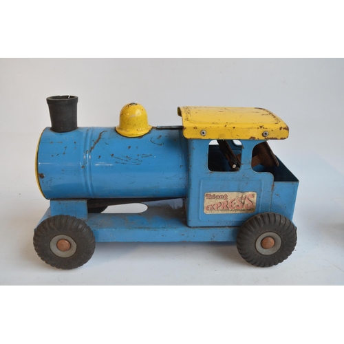 177 - Vintage battery operated Reversible Diesel Electric tractor model by Marx (corrosion to battery comp... 