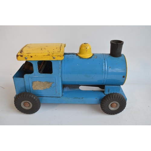 177 - Vintage battery operated Reversible Diesel Electric tractor model by Marx (corrosion to battery comp... 