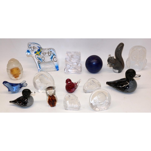 262 - Collection of art glass paperweights, incl. a Nybro crystal glass dala horse; Mats Jonasson for Roya... 