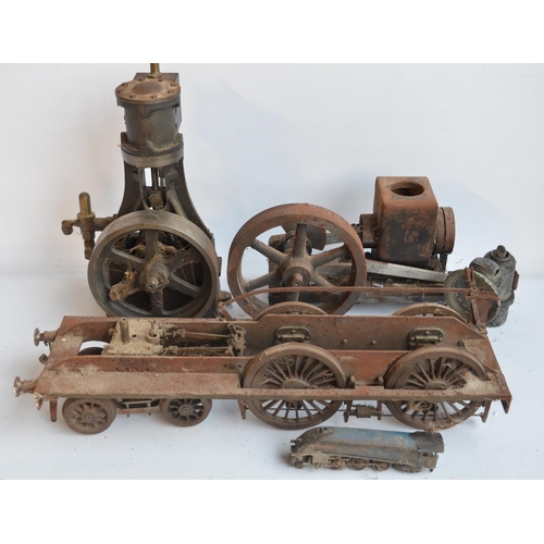 185 - An incomplete/unfinished G gauge steam train chassis (4-4-0), 2 vintage steam/stationary engine sect... 