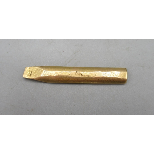 561 - 18ct yellow gold, scrap, stamped 18ct, 5.86g