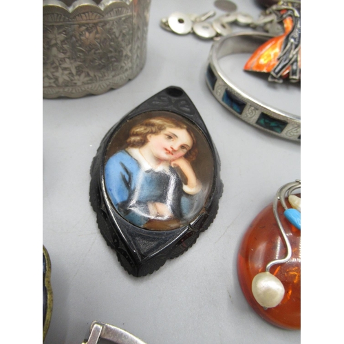 59 - Jet pendant with portrait centre, two Japanese Satsuma porcelain enamel brooches, a collection of si... 