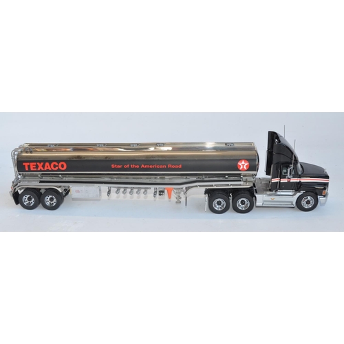 424 - Franklin Mint 1/43 scale Ultimate Texaco Tanker with 40ft tanker and Mack CH 613 Tractor. Model in e... 