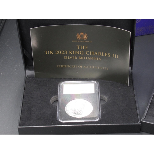 194 - Two Royal Canadian Mint Queen Elizabeth II 1952-2022 fine silver three-coin sets, both cased in slip... 