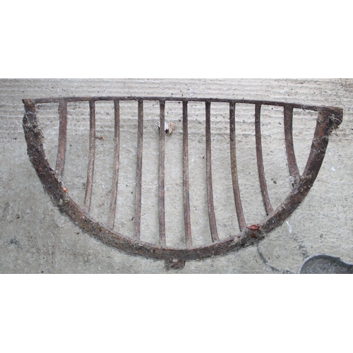 1302 - Large cast iron hay rack 96cm x 62cm