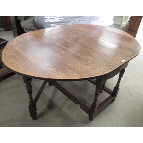 573 - C17th style oak oval gateleg dining table, with two end drawers on turned supports with stretchers, ... 