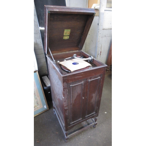 681 - Oak cased gramophone by Perophone Ltd London with lift-up top and two folding panel doors revealing ... 