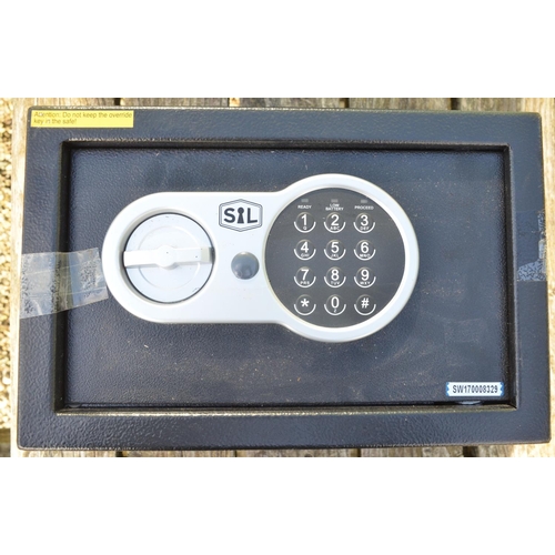 1314 - Small Smith & Locke digital safe with keys and instructions, W31xD20xH20cm