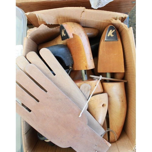 1332 - Three heavy duty sash clamps and a box of vintage shoe stretchers