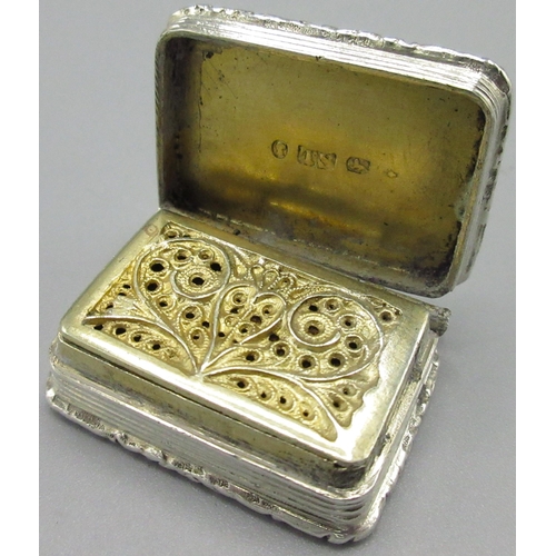 1085 - William 1V silver rectangular vinaigrette, engine turned with raised borders and vacant cartouche, g... 