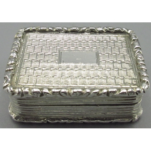 1085 - William 1V silver rectangular vinaigrette, engine turned with raised borders and vacant cartouche, g... 