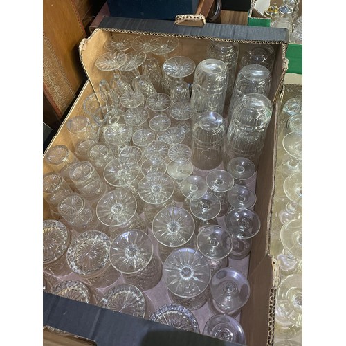 332 - Large quantity of glassware, predominantly drinking glasses (qty)