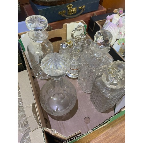 332 - Large quantity of glassware, predominantly drinking glasses (qty)