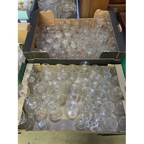 332 - Large quantity of glassware, predominantly drinking glasses (qty)