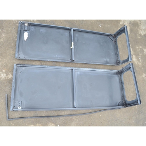 250 - Rear upper aluminium body panels and ABS plastic grille for Twisted Land Rover Defender (3)