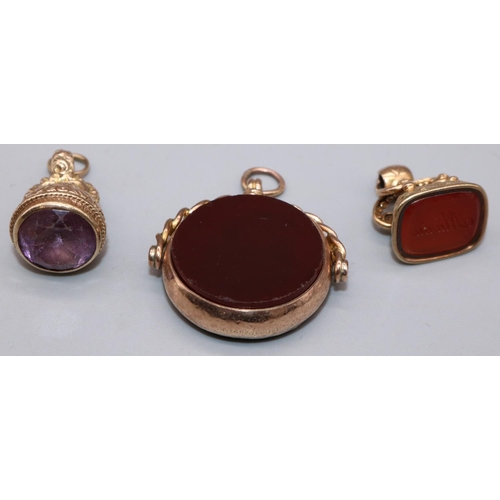 1028 - 9ct yellow gold swivel fob set with carnelian and bloodstone, a 9ct ornate fob charm set with cut li... 
