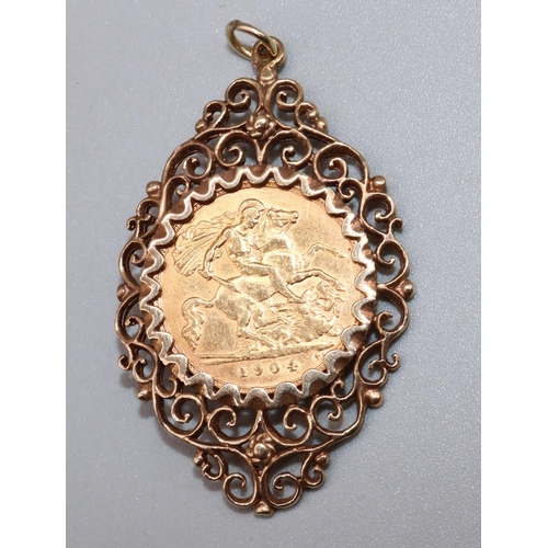 1023 - Edw.VII 1904 half sovereign in 9ct yellow gold ornate pendant mount, stamped 375, gross 8.01g