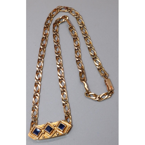 1007 - 18ct yellow gold flat curb link chain necklace by Susan Wright, with panel set with square cut sapph... 