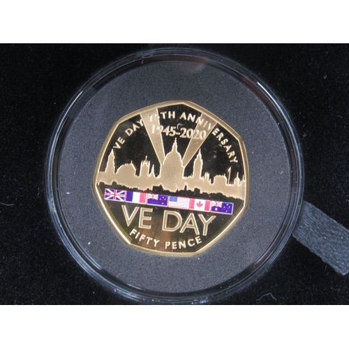 653 - Pobjoy Mint - VE Day 75th Anniversary proof 22ct gold Piedfort 50p coin, with original box and COA a... 