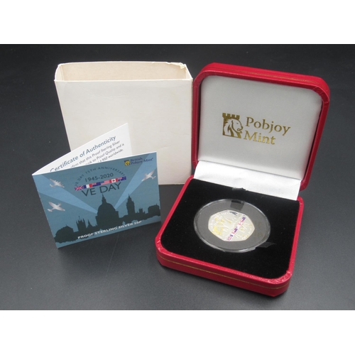 653 - Pobjoy Mint - VE Day 75th Anniversary proof 22ct gold Piedfort 50p coin, with original box and COA a... 