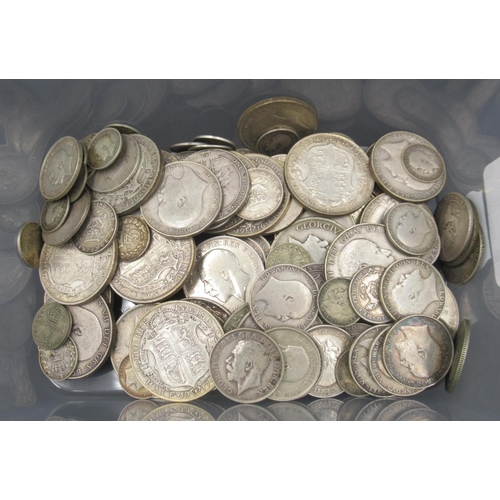 695 - Assorted collection of GB shillings, half-crowns, six pence's, etc. covering various dates from 1902... 