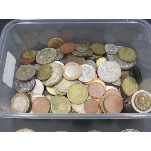 765 - Assorted collection of GB and international coins to include Euros, Cents, Rands, etc.  and 9 Pre-19... 