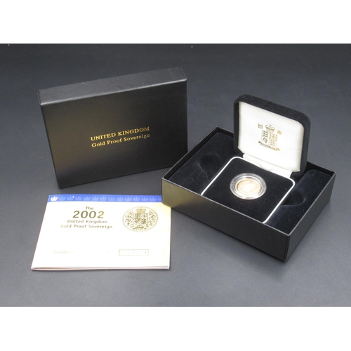 621 - Royal Mint - The 2002 United Kingdom Gold Proof Sovereign, Limited Edition no. 01229/12500, in origi... 