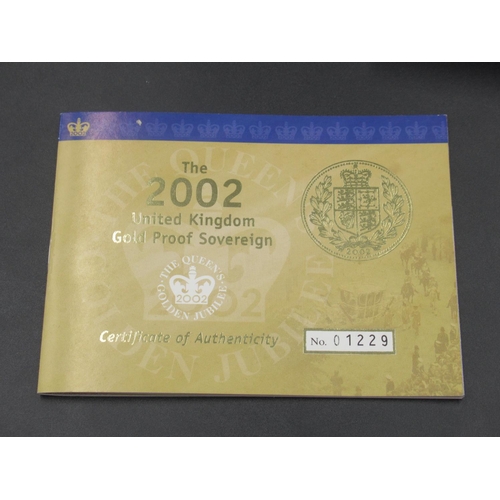 621 - Royal Mint - The 2002 United Kingdom Gold Proof Sovereign, Limited Edition no. 01229/12500, in origi... 