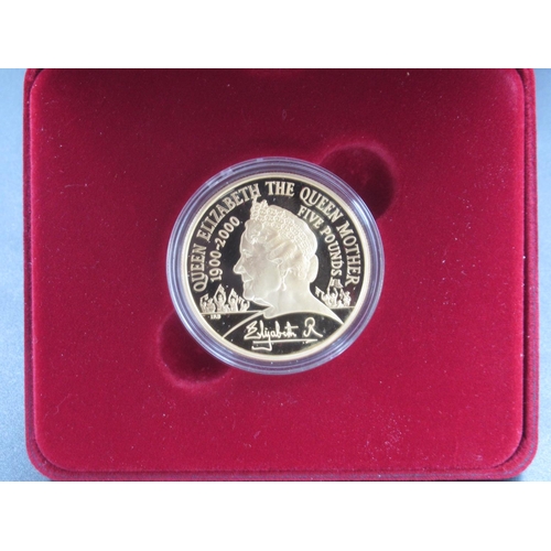 662 - Royal Mint Queen Elizabeth The Queen Mother Centenary Year 22 Carat Gold Proof £5 coin, No. 0681 of ... 