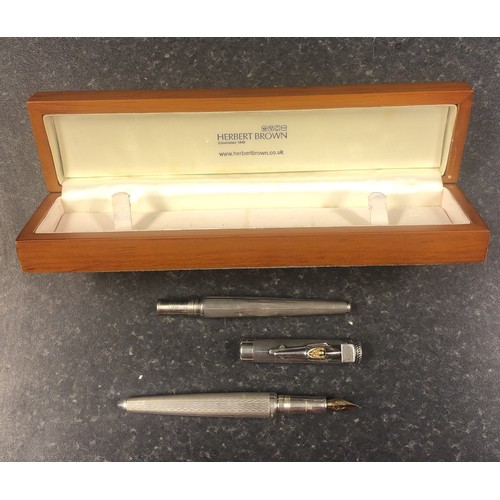 310 - Montegrappa Ayrton Senna limited edition silver fountain pen, no. 1817/1960 with original silver bod... 