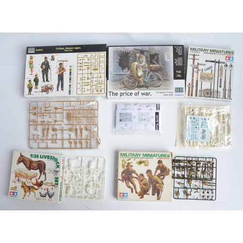 20 - Collection of 1/35 scale WWII diorama accessories, figure sets and scenic settings to include plaste... 