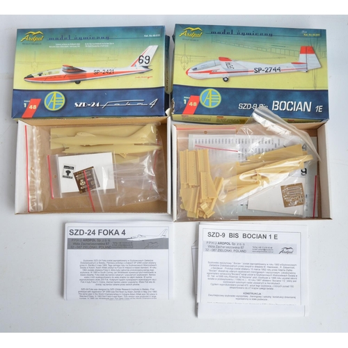 48 - Extensive collection of unbuilt glider model kits in plastic and resin, various scales and manufactu... 
