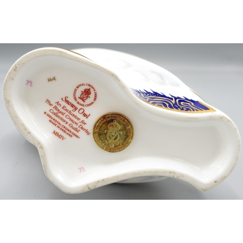 121 - Royal Crown Derby 'Snowy Owl' paperweight, Collectors Guild exclusive, gold stopper, H9.5cm