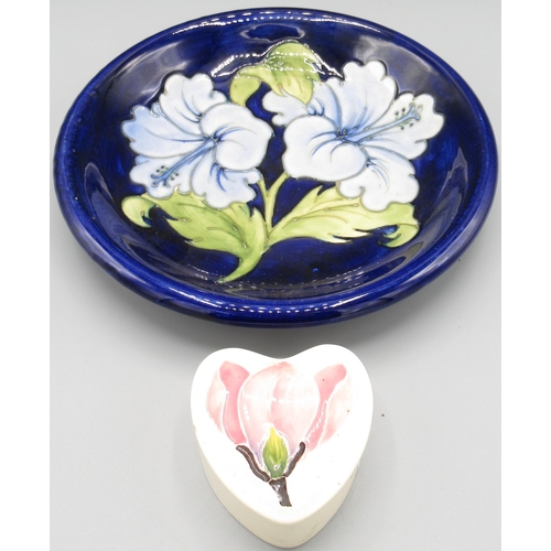 563 - Moorcroft Pottery: 'Magnolia Flowers' pattern heart-shaped trinket box, pink flower on cream ground,... 