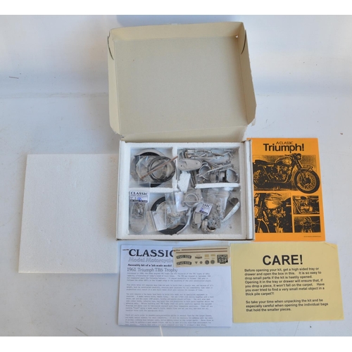 55 - Classic Model Motorcycles 1/9th scale 1961 Triumph TR6 Trophy white metal model motorbike kit with r... 
