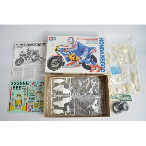 61 - Two unbuilt 1/12 scale Honda NS500 motorcycle plastic model kits with included driver figures from T... 