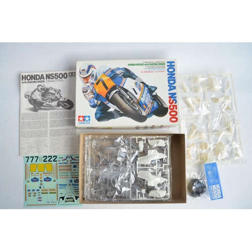 64 - Three unbuilt 1/12 scale racing motorcycle plastic model kits  with driver figures from Tamiya to in... 