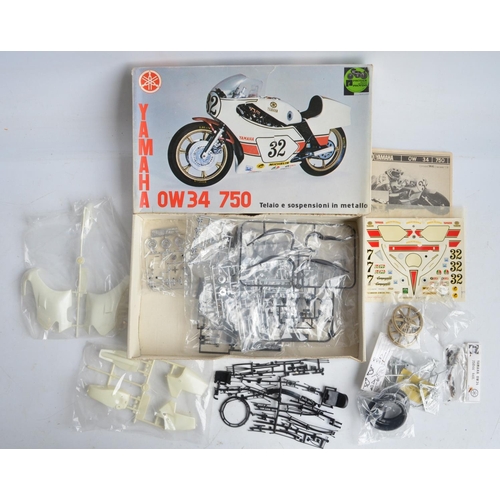 90 - Two unbuilt 1/9 scale Yamaha motorbike model kits from Protar (plastic with metal parts and frames) ... 